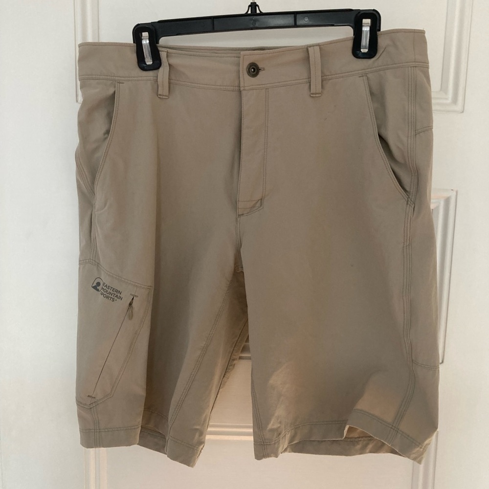 Eastern Mountain Sports men’s khaki hiking shorts size 34 & 10 1/2” inseam
